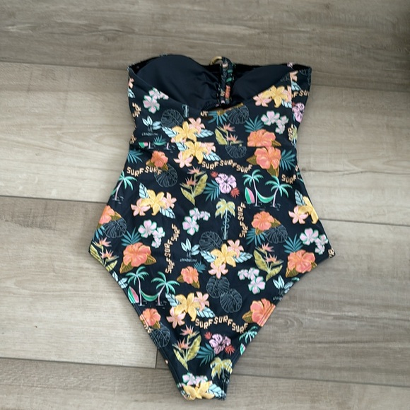 O’Neill Swimsuit (Brand New, Tags On) - Picture 2 of 6